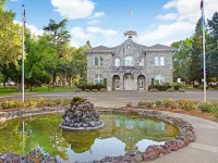 Sonoma Luxury, Enchanting Sonoma Home, Walkable to the Square, Sleeps 10 Hotels in Sonoma