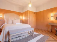 Stylish 5BR Home - Garden Pergola Hotels near Glasgow Prestwick Airport