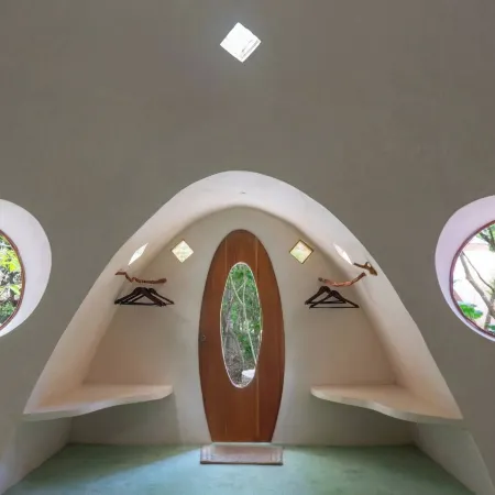Room in Lodge - Unique Jungle Dome 2 Queen Beds
