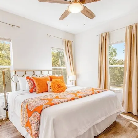 Lakefront Dog-friendly Home With Kayaks, Sup's, Huge Screened Porch