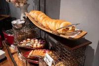 The Kendall Hotel at the Engine 7 Firehouse - sarapan