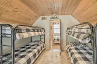 Cozy Birchwood Retreat on Utv Trail w/ Hot Tub! - Wifi