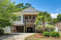 Golf Cart, Bikes, Easy Beach Days! Oak Island - Boutique