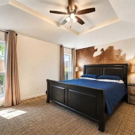 6 Minute Drive to Universal Kids Resort, Sleeps 10, Group Stay, Work Remote!
