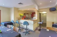 Mackay Rose Motel - breakfast