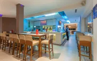 โรงแรม Nour Congress & Resort - ที่มีบาร์