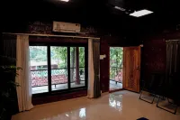 Ekaant Jungle Homestay - parking