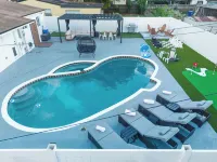 Hollywood Private Pool | Giant Chess | Golf Games - مسبح خاص