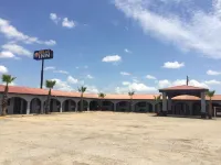 Relax Inn Dilley - Parkplatz