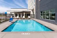 Doubletree by Hilton Midland West Loop I-250 - Uima-altaat