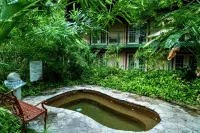 Family Garden Inn & Suites - Bathtub