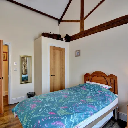 Family Cottage Near Wilsthorpe Beach Hotels in Driffield