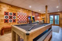 Blue Ridge Treehouse Escape Views Hot Tub - 4-Star