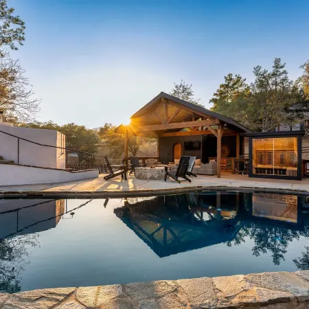 Prime Sequoia Stay Pool Hot Tub Sauna Views