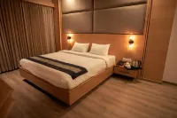 Hilux Courtyard - 3-Star