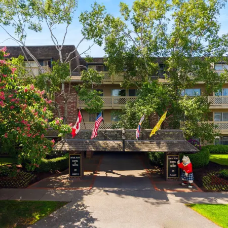 Royal Scot Hotel & Suites