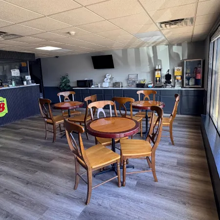 Super 8 by Wyndham Macomb