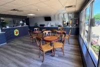 Super 8 by Wyndham Macomb - 2-Star