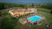 Hotel & Restaurant Casolare le Terre Rosse - Infinity Pools