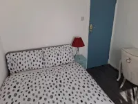 A Lovely Room with Double Bed Available in Zone 2 - 2성급
