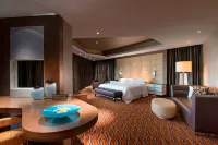 Sheraton Grand Bangalore Hotel at Brigade Gateway - สระว่ายน้ำแบบอินฟินิตี้