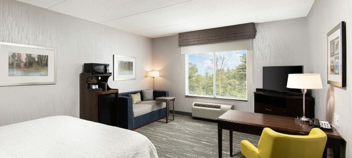 Hampton Inn & Suites by Hilton Barrie Hotels in Simcoe County