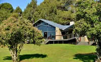 Dunkeld East Hotel - balcony