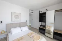 New, 4 bedroom villa with pool, 100 meters from the beach - Boutique