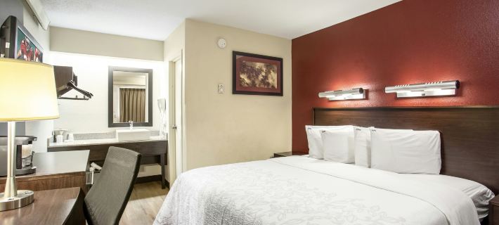 Red Roof Plus+ Boston - Framingham Hotels in Middlesex County