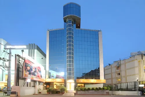 Hotel Roopa - parking