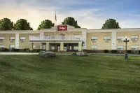 Red Roof Inn & Suites Newburgh - Stewart Airport/ West Point - parking