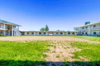 Country Hearth Inn & Suites by OYO Sturgis - Motels