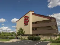 Red Roof Inn Cincinnati - Sharonville - parking