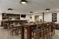 Four Points by Sheraton Raleigh Arena - bar