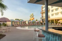 Caravan Court Hotel - Pools
