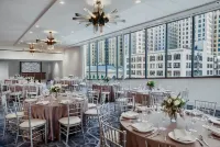 Detroit Foundation Hotel - servizio colazione