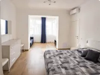 2 minutes from the sea and all services. 9 minutes by car from the airport - 2-Star