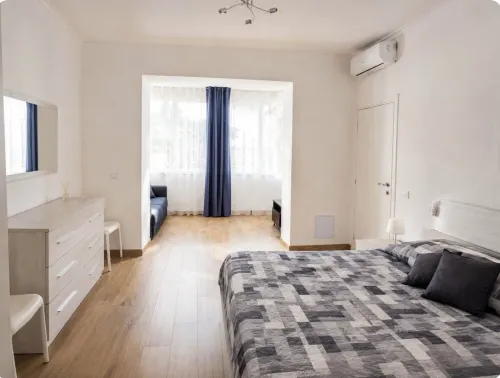 2 minutes from the sea and all services. 9 minutes by car from the airport - 2성급