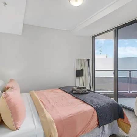 Inner-City Vibes! 2Bed/1Bath/1Car/Balcony~CBD