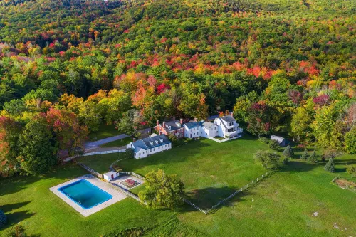 Blue Bear Inn - parking
