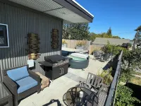 Perfect location! Downtown Beach & Ski Pad w/hot tub in the heart of Sandpoint. - 3-Star