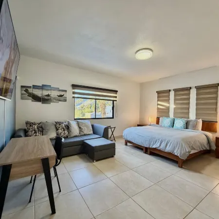Big House Pool Grill, 4 Bedrooms 12 Ppl AC Ocean View TV Wifi