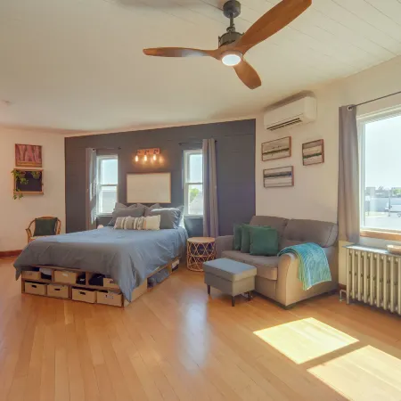 Charming Couple's Gem in Duluth w/ Enclosed Porch