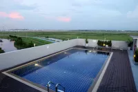 Miracle Suvarnabhumi Airport - Rooftop Pools