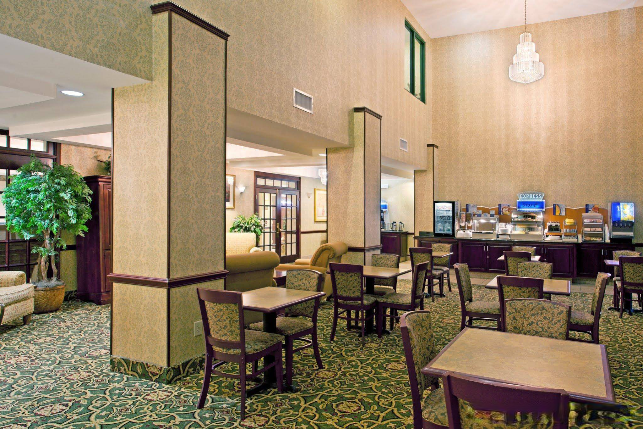 Holiday Inn Express & Suites North Lima, an Ihg Hotel