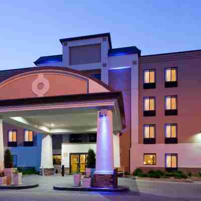 Holiday Inn Express Fargo-West Acres Hotel Exterior