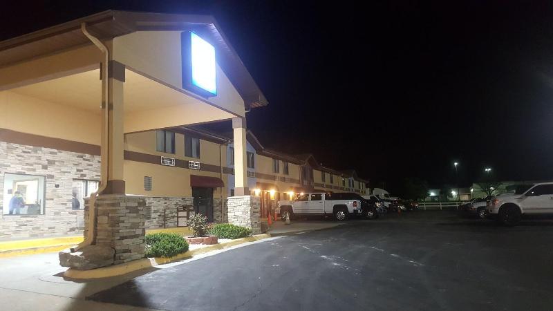 Americas Best Value Inn & Suites Harrisonville