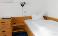 Hotel & Restaurant am Schlosspark Hotels in Golssen
