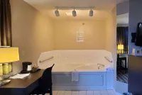 Super 8 by Wyndham Brookings - Hot Tub