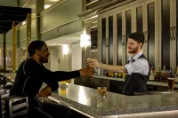 Embassy Suites by Hilton Williamsburg - Quầy bar